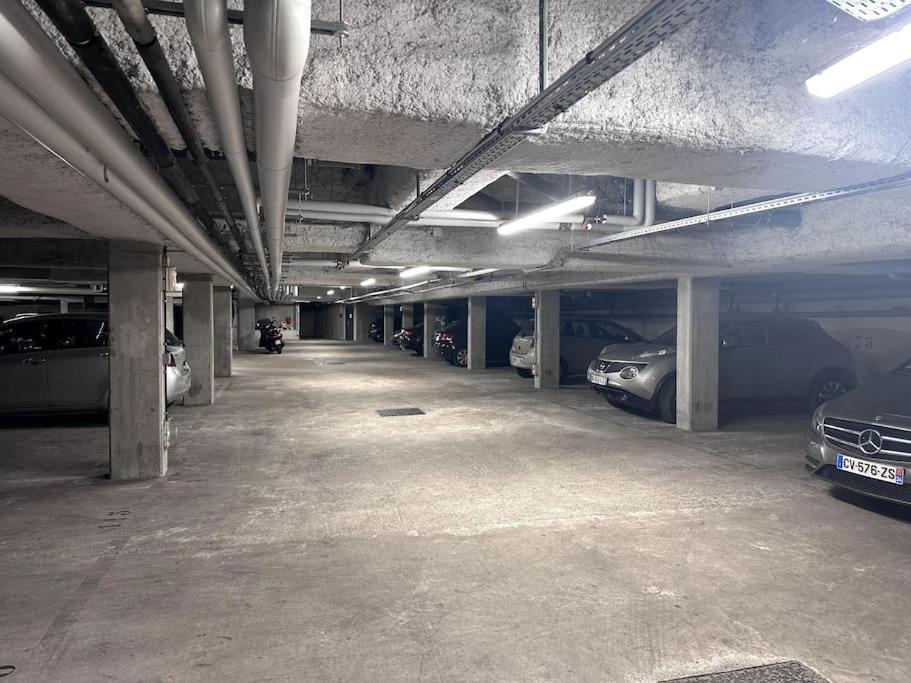 オーベルヴィリエGrand Appt Proche Paris Parkingアパートメント エクステリア 写真